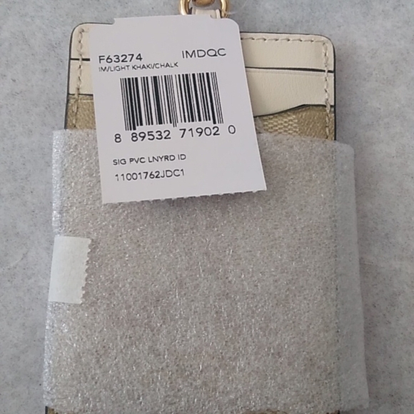 Coach F63274 Signature Canvas Lanyard ID, IM/Light Khaki Chalk - Picture 4 of 5